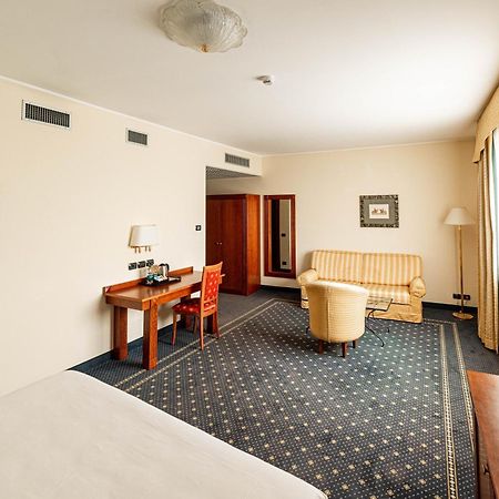 Phi Hotel Cavalieri Bra Esterno foto