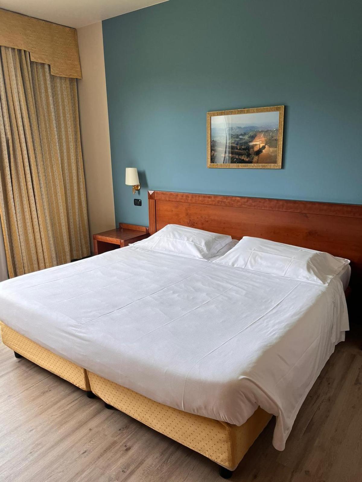 Phi Hotel Cavalieri Bra Esterno foto