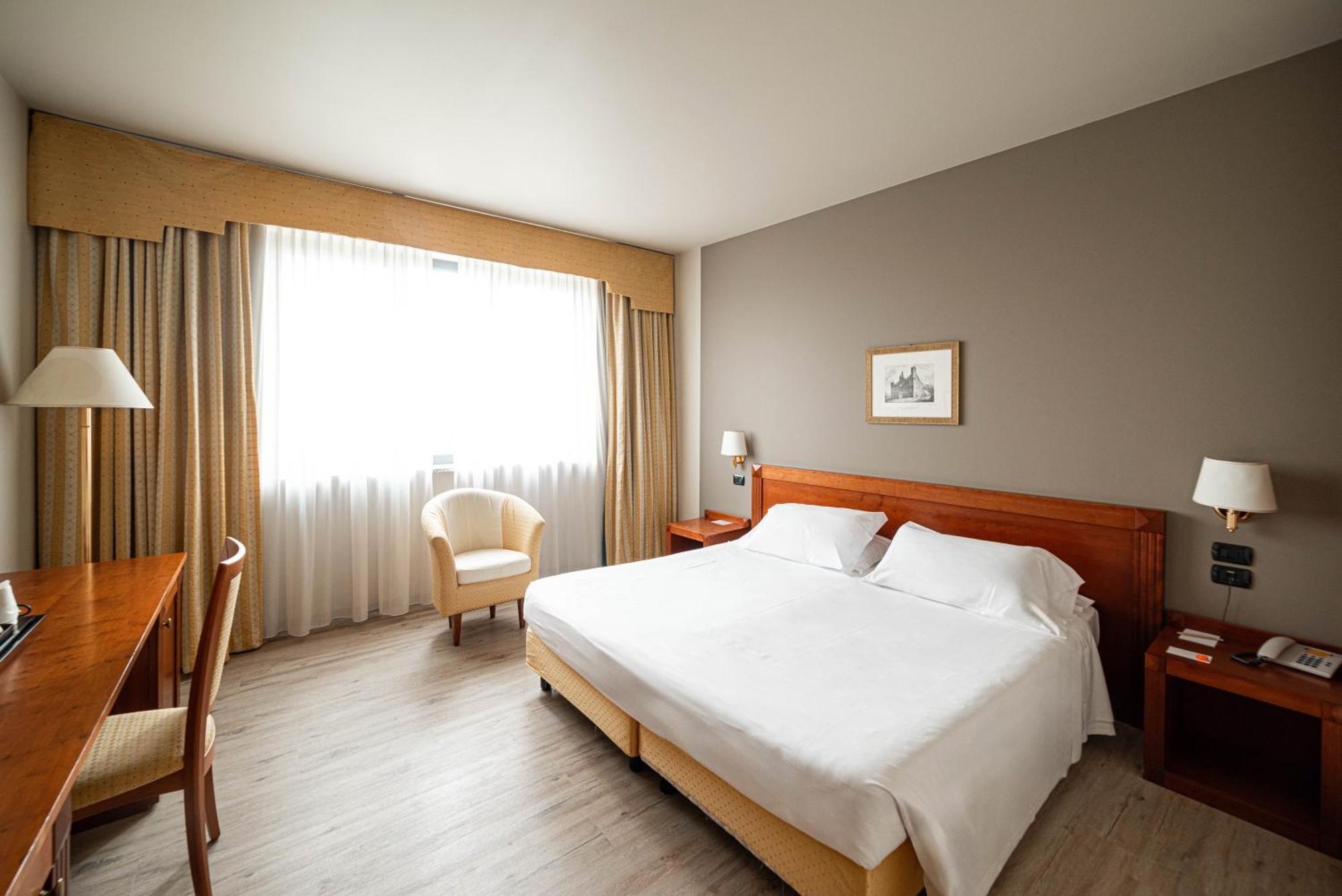 Phi Hotel Cavalieri Bra Esterno foto