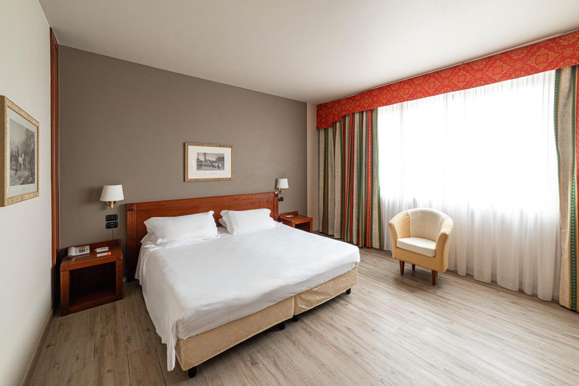 Phi Hotel Cavalieri Bra Esterno foto