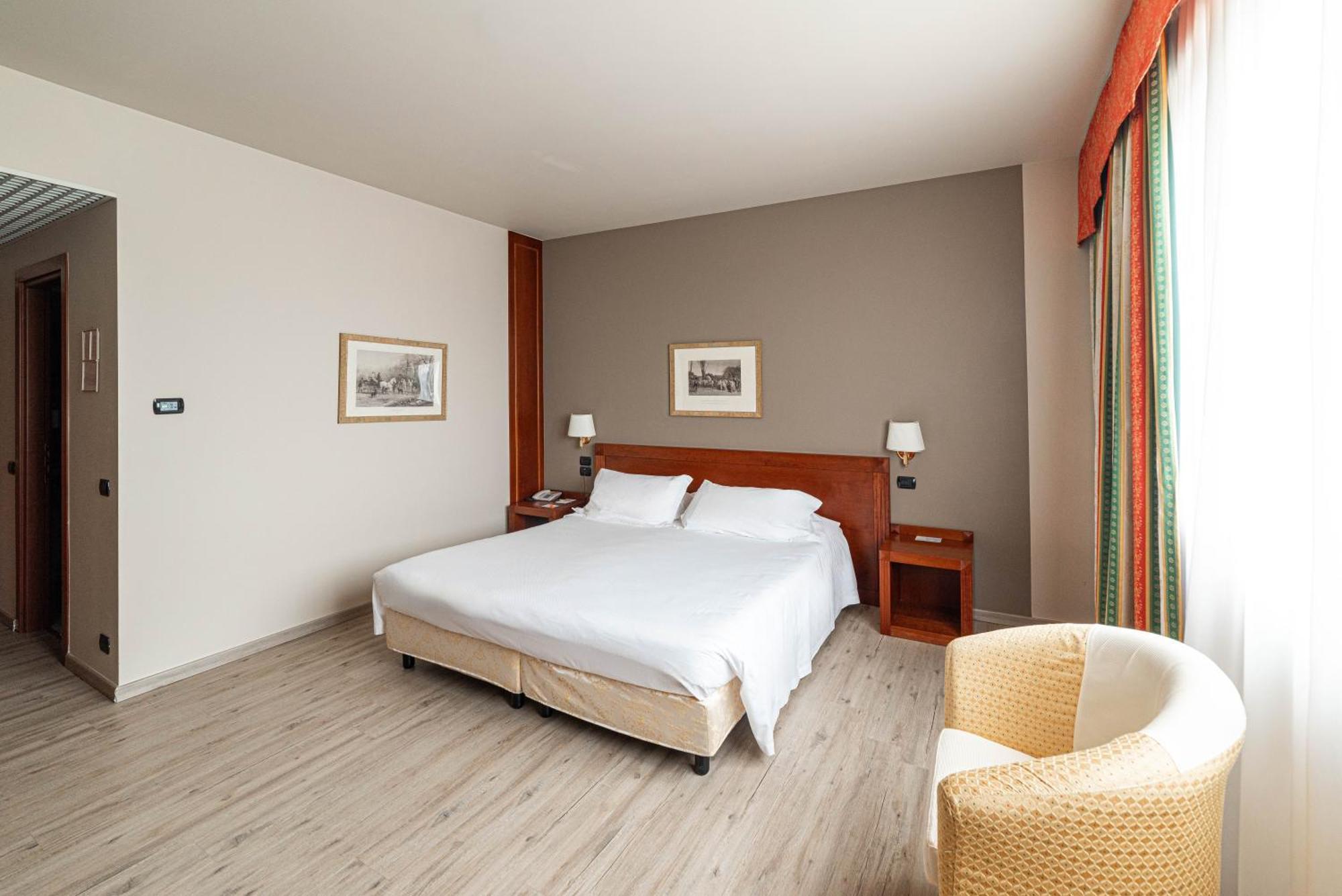 Phi Hotel Cavalieri Bra Esterno foto