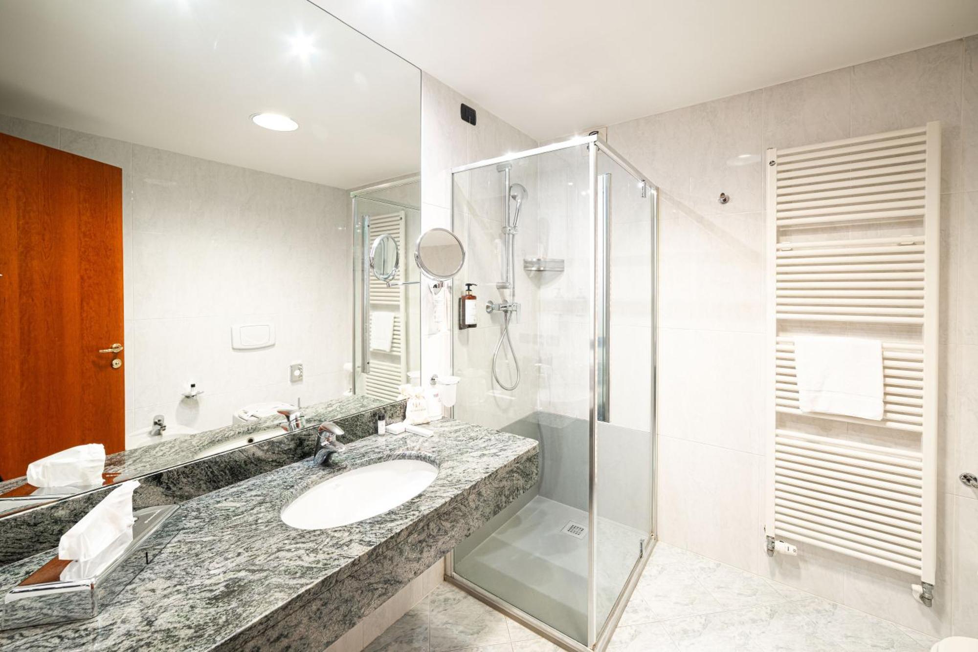 Phi Hotel Cavalieri Bra Esterno foto