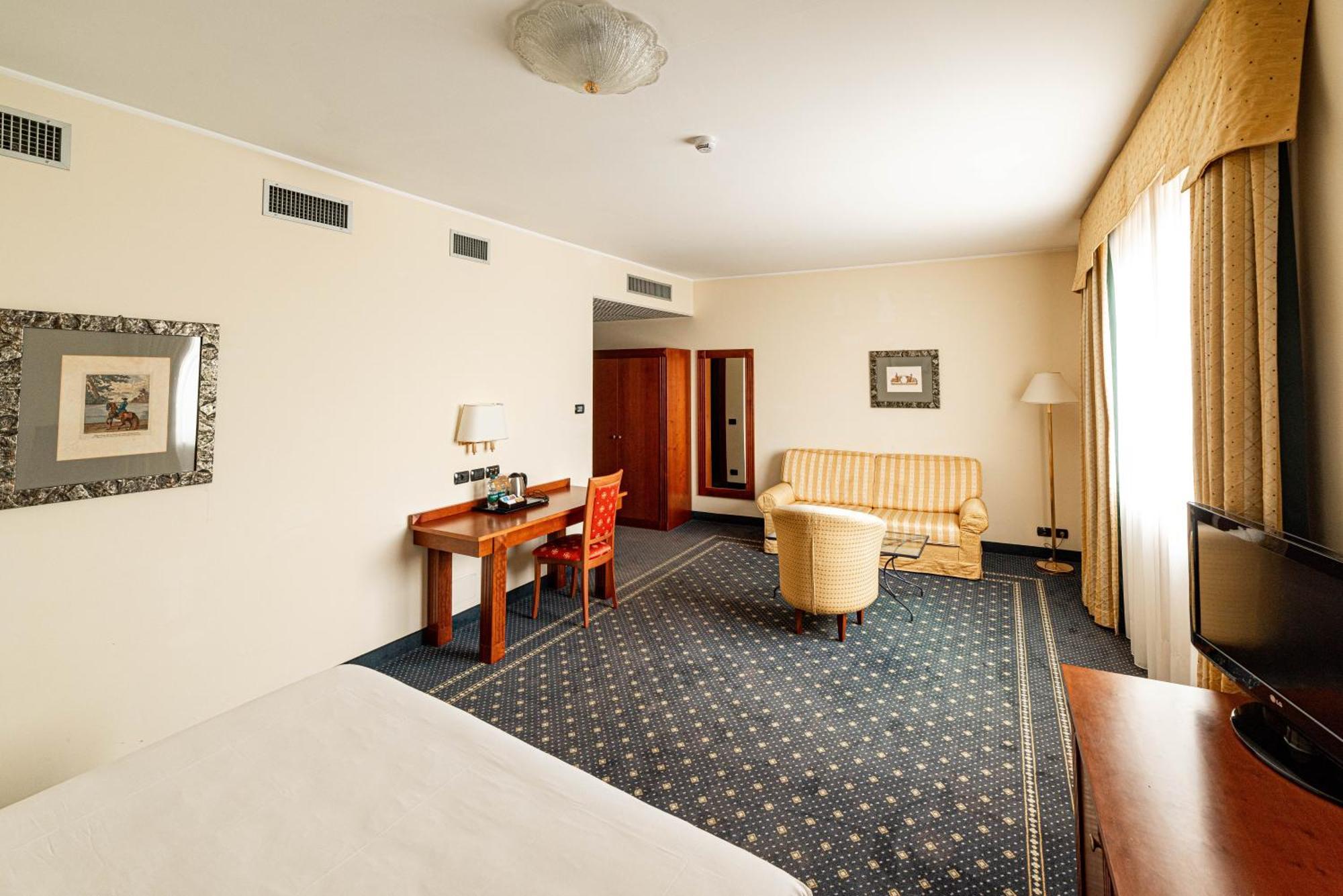 Phi Hotel Cavalieri Bra Esterno foto