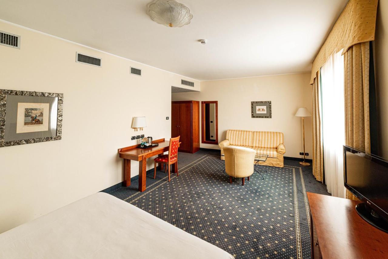 Phi Hotel Cavalieri Bra Esterno foto