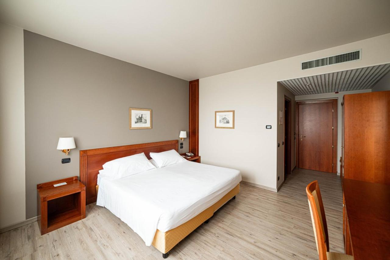 Phi Hotel Cavalieri Bra Esterno foto